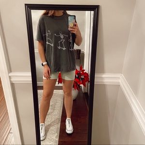 urban outfitters skeleton tee!